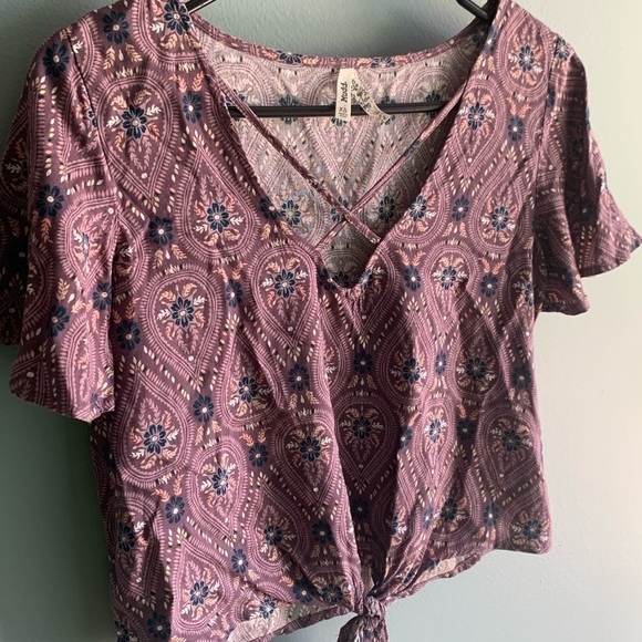 MUDD Junior's Purple Print Tie Front Crop Top size XS - Picture 2 of 8